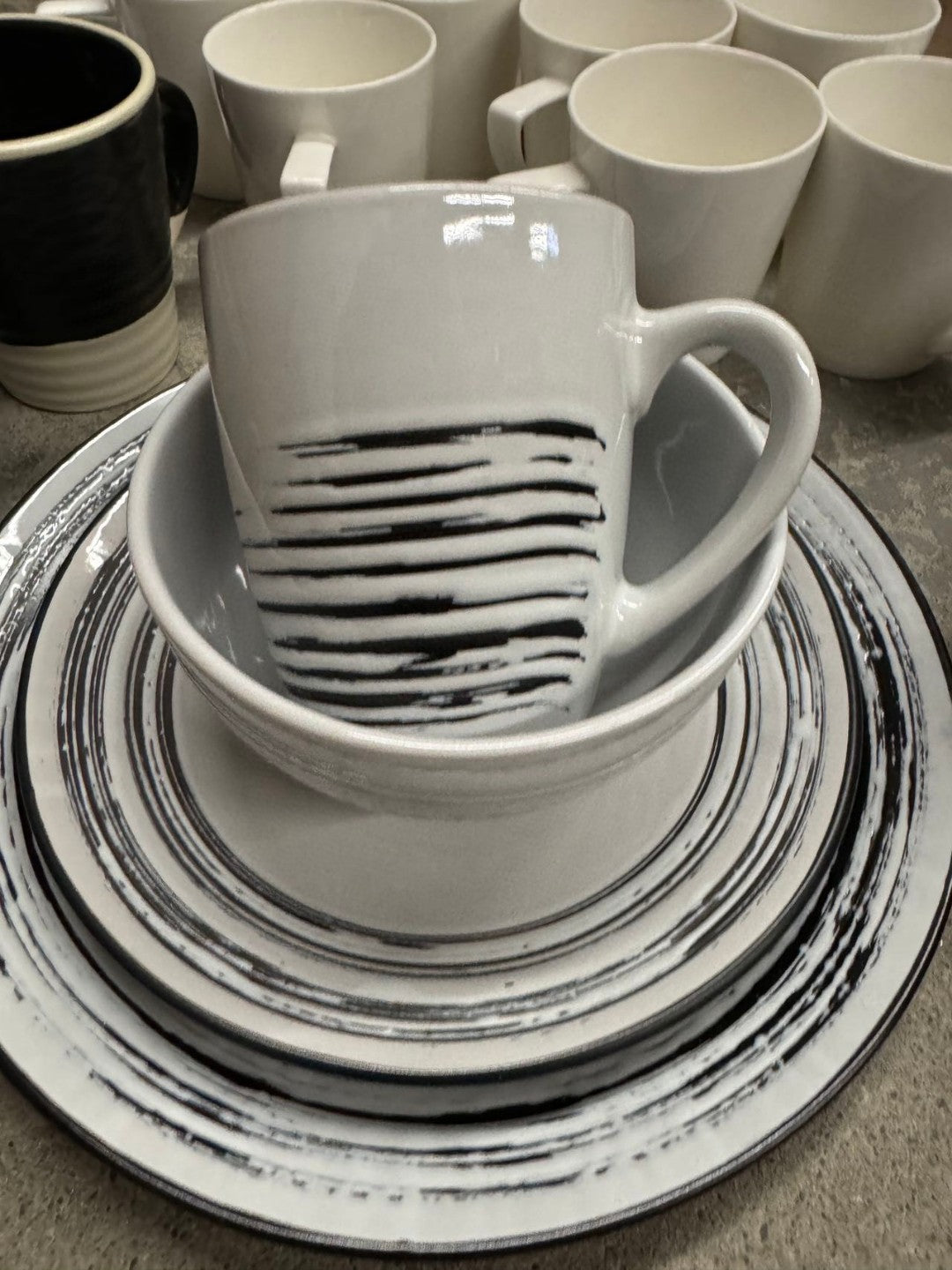 16-piece set of ceramic bark glaze with embossed design
